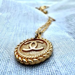 Vintage Chanel Necklace 💫